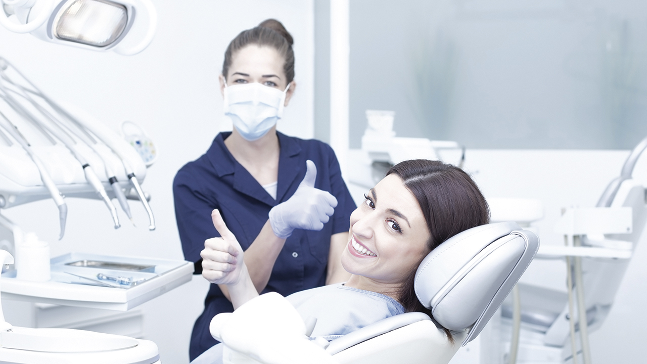 Улыбающиеся люди стоматология
